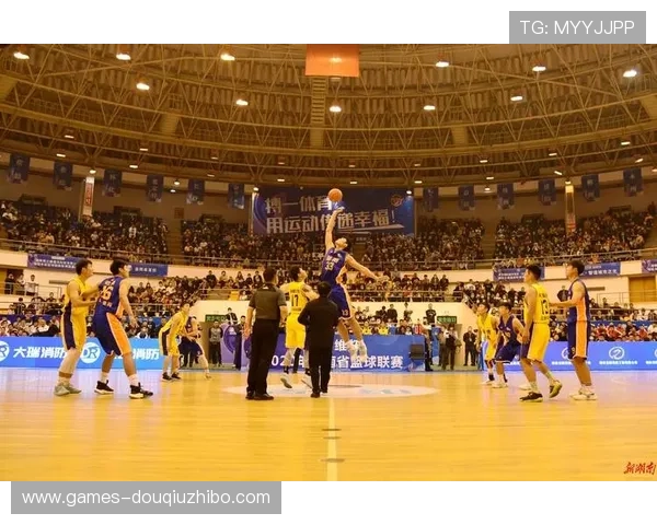 体育直播带你走进运动员的训练场,了解他们的日常生活与备战状态 体育直播带你走进运动员的训练场,了解他们的日常生活与备战状态